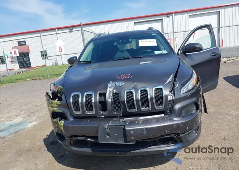 2016 Jeep Cherokee Latitude z USA, uszkodzony, nr VIN 1C4PJMCS2GW360748